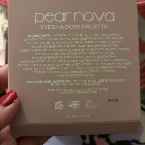 Pear Nova Eyeshadow Palette Mattes Metallics Neutrals 7 Shades New in Box. - Picture 6 of 6
